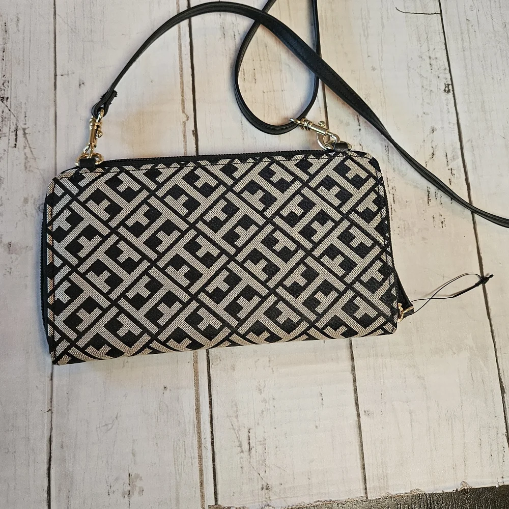 Tommy Hilfiger‎ Jacquard Monogram Zip Wallet NWOT